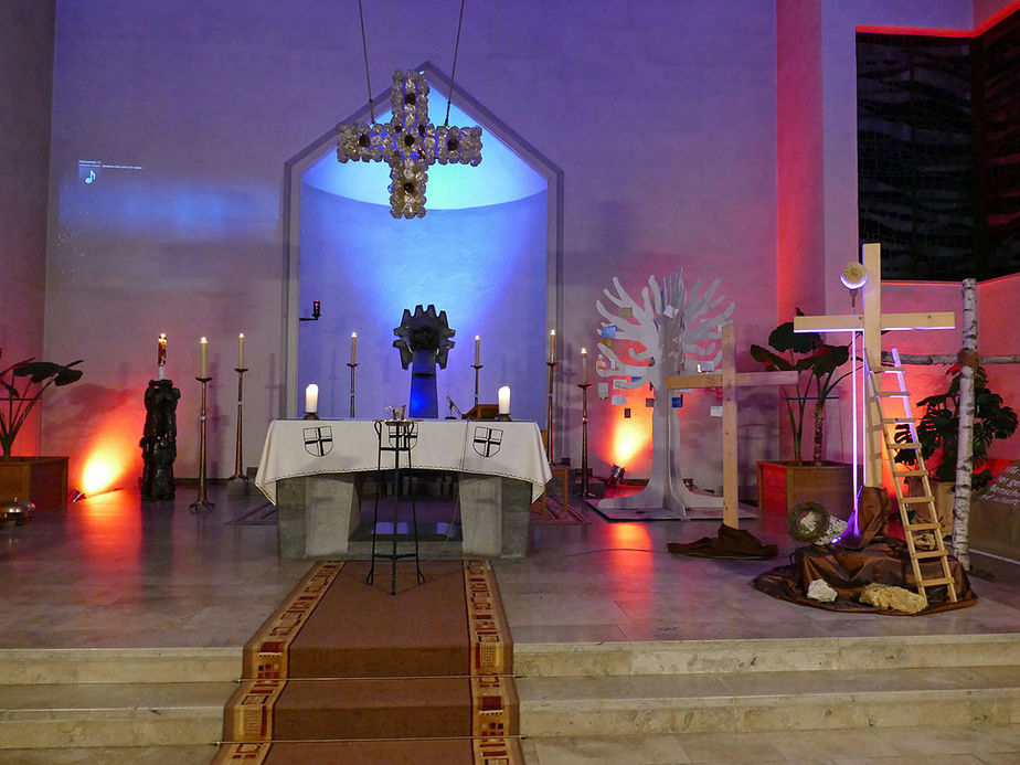 Firmvorbereitung mit Tauferinnerungsgottesdienst in St. Maria, Wolfhagen (Foto: Karl-Franz Thiede)